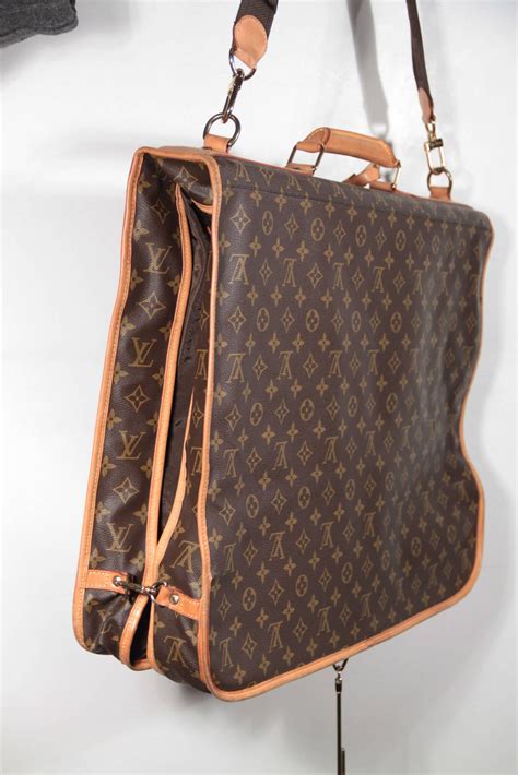 louis vuitton suit carrier